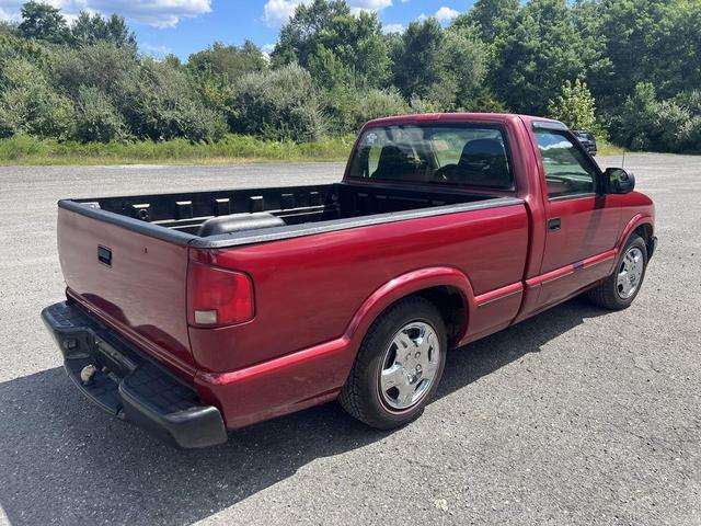 Photo of 2003 Summit White Chevrolet S-10