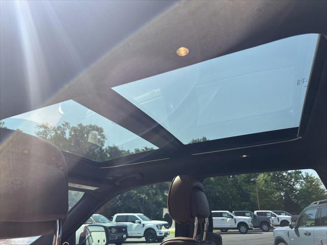 Photo of 2019 Bright White Clearcoat Jeep Grand Cherokee