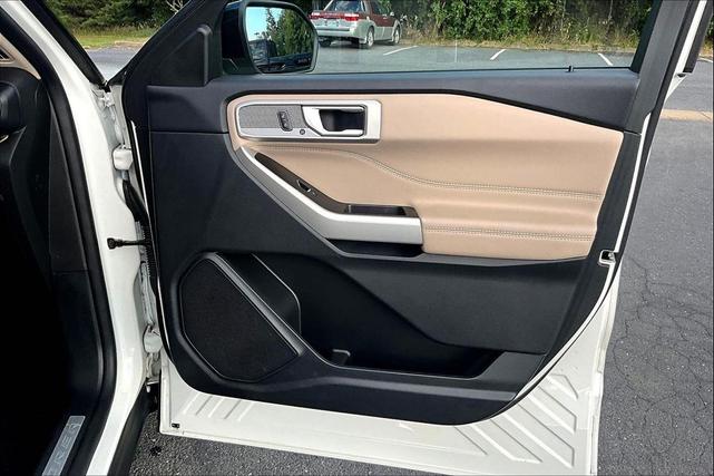 Photo of 2022 Star White Metallic Tri-Coat Ford Explorer