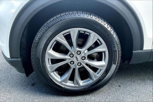 Photo of 2022 Star White Metallic Tri-Coat Ford Explorer