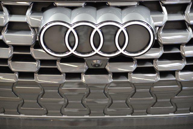 Photo of 2025 Tambora Gray Metallic Audi Q5