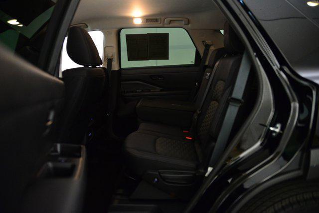 Photo of 2023 Super Black Nissan Pathfinder