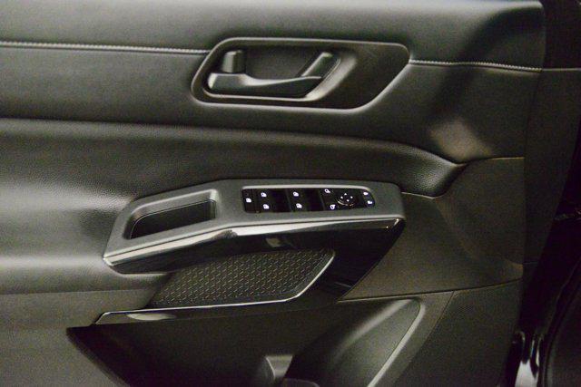 Photo of 2023 Super Black Nissan Pathfinder