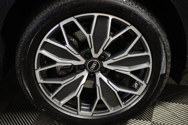 Photo of 2025 Tambora Gray Metallic Audi Q5