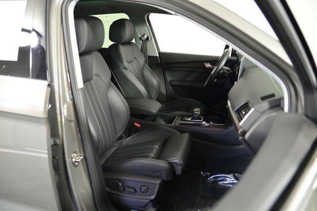 Photo of 2023 Gray Audi Q5 e