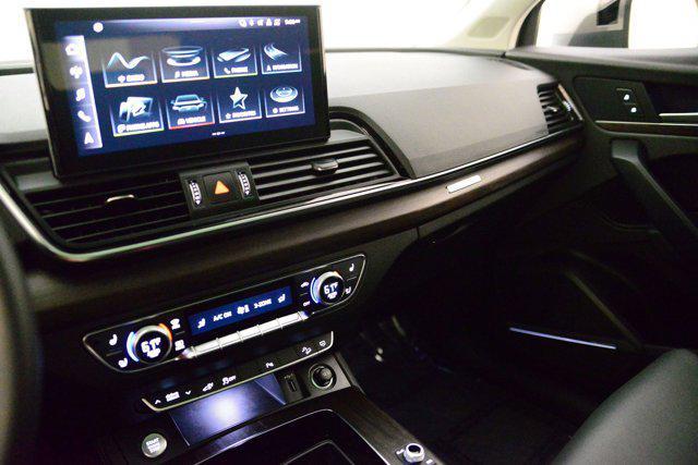 Photo of 2023 Gray Audi Q5 e
