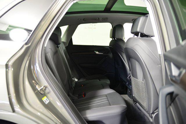 Photo of 2023 Gray Audi Q5 e