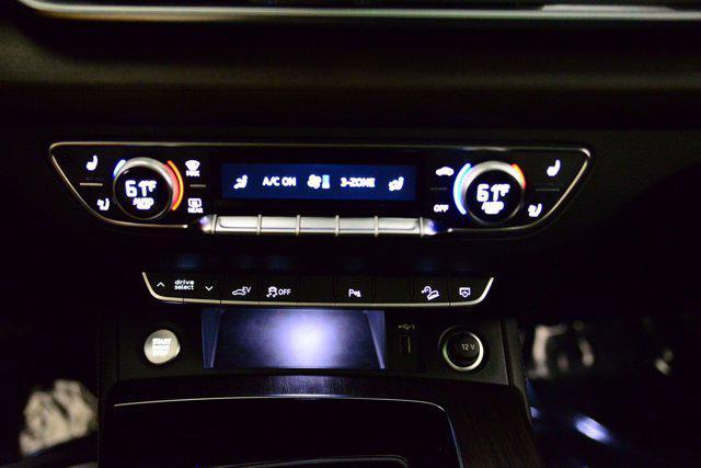 Photo of 2023 Gray Audi Q5 e
