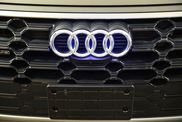Photo of 2023 Gray Audi Q5 e