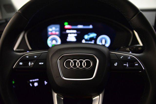 Photo of 2023 Gray Audi Q5 e
