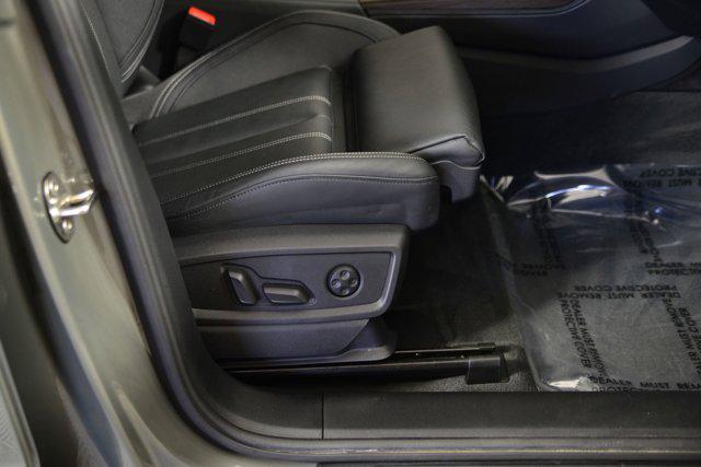 Photo of 2023 Gray Audi Q5 e