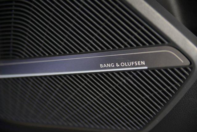 Photo of 2023 Gray Audi Q5 e