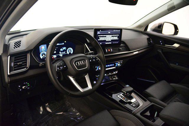 Photo of 2023 Gray Audi Q5 e