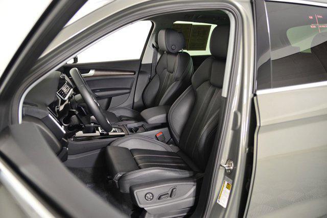 Photo of 2023 Gray Audi Q5 e