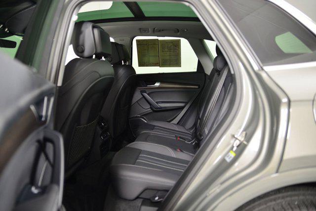 Photo of 2023 Gray Audi Q5 e