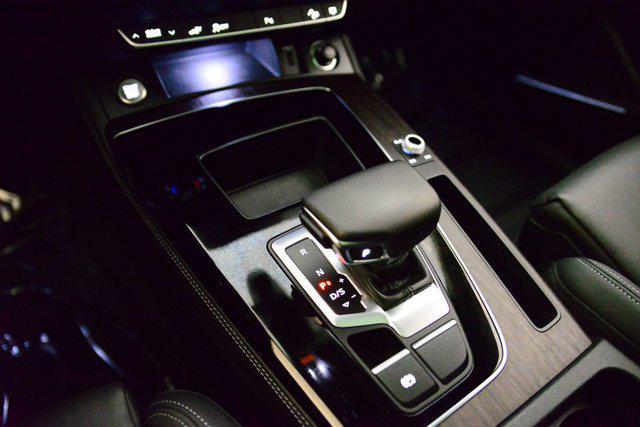 Photo of 2023 Gray Audi Q5 e