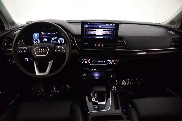 Photo of 2023 Gray Audi Q5 e