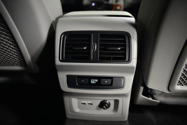 Photo of 2022 Glacier White Metallic Audi Q5