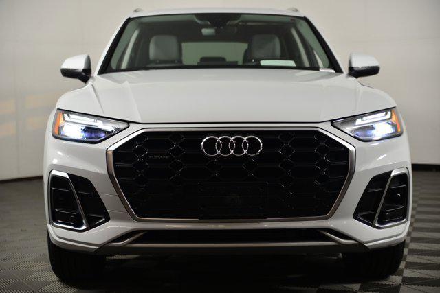 Photo of 2022 Glacier White Metallic Audi Q5