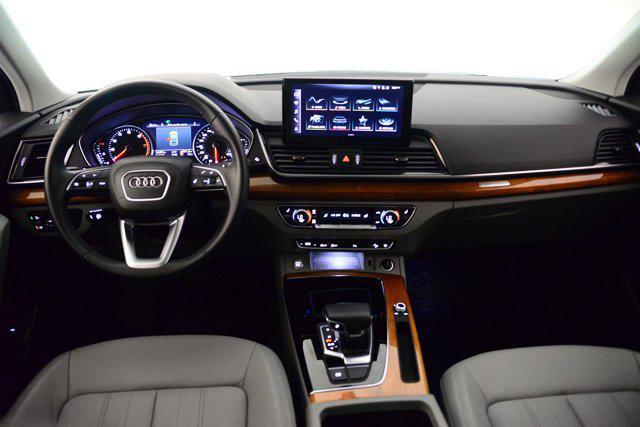 Photo of 2022 Glacier White Metallic Audi Q5