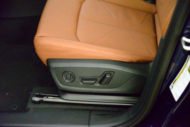 Photo of 2025 Navarra Blue Metallic Audi Q3