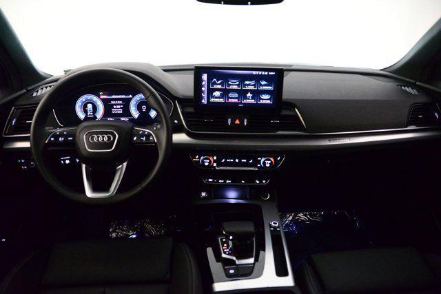 Photo of 2025 Glacier White Metallic Audi Q5