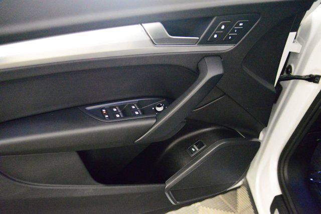 Photo of 2025 Glacier White Metallic Audi Q5