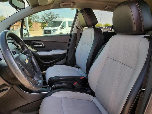 Photo of 2021 Iridescent Pearl Tricoat Chevrolet Trax