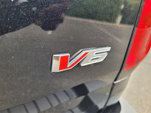 Photo of 2022 Black Chevrolet Colorado