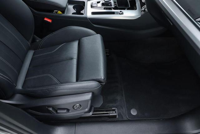 Photo of 2024 Daytona Gray Pearl Effect Audi Q5