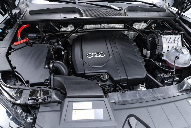 Photo of 2024 Daytona Gray Pearl Effect Audi Q5
