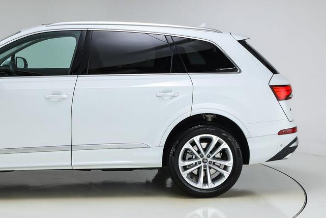 Photo of 2025 Glacier White Metallic Audi Q7