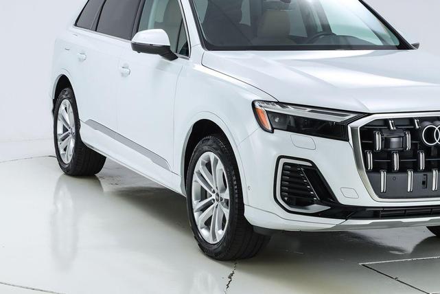 Photo of 2025 Glacier White Metallic Audi Q7