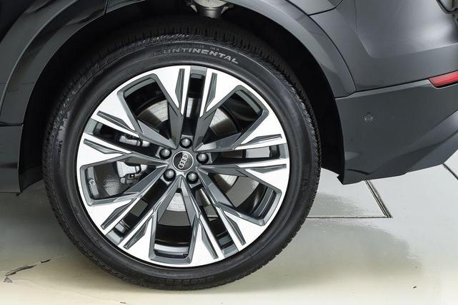 Photo of 2025 Mythos Black Metallic Audi Q8