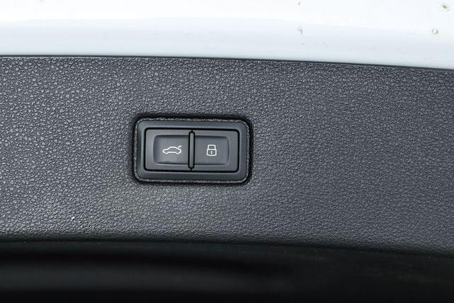 Photo of 2022 Glacier White Metallic Audi Q7