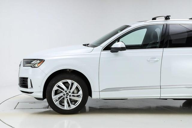 Photo of 2022 Glacier White Metallic Audi Q7