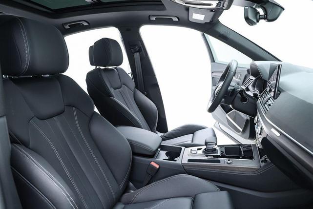 Photo of 2025 Chronos Gray Metallic Audi Q5