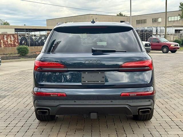 Photo of 2025 Waitomo Blue Metallic Audi Q7