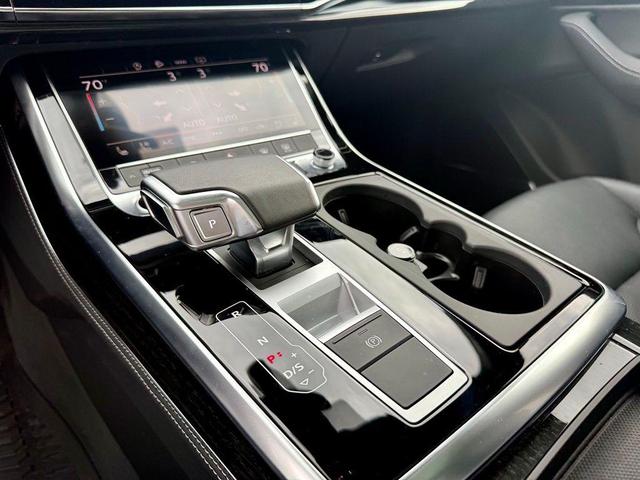 Photo of 2025 Waitomo Blue Metallic Audi Q7