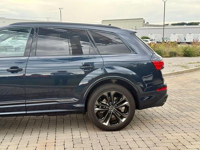 Photo of 2025 Waitomo Blue Metallic Audi Q7