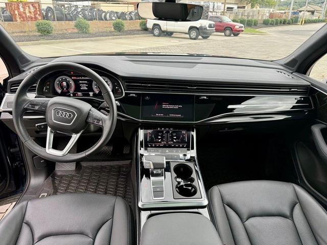 Photo of 2025 Waitomo Blue Metallic Audi Q7