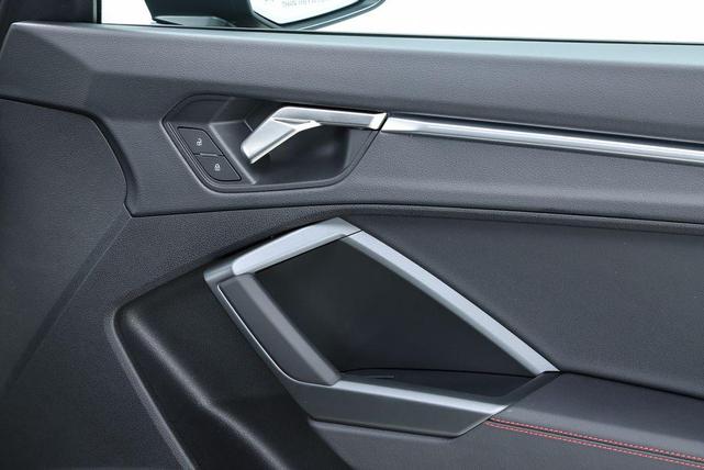 Photo of 2025 Mythos Black Metallic Audi Q3