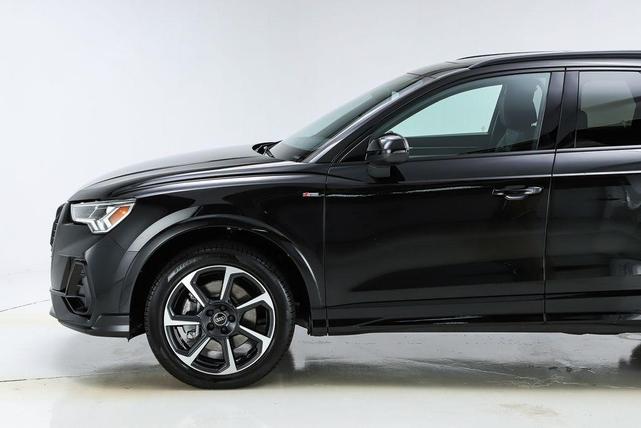 Photo of 2025 Mythos Black Metallic Audi Q3