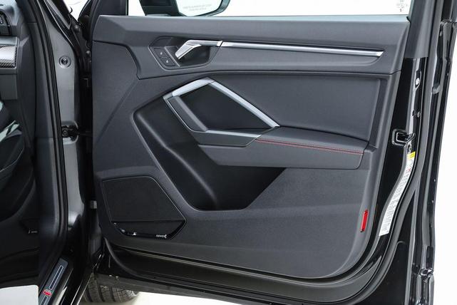 Photo of 2025 Mythos Black Metallic Audi Q3