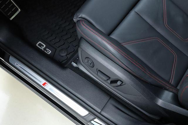 Photo of 2025 Mythos Black Metallic Audi Q3