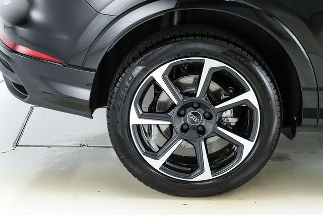 Photo of 2025 Mythos Black Metallic Audi Q3