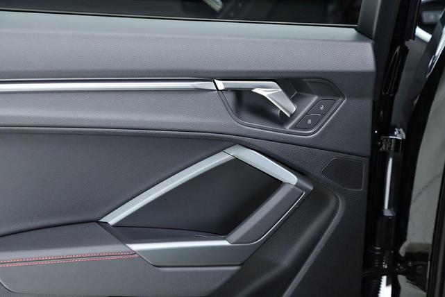 Photo of 2025 Mythos Black Metallic Audi Q3