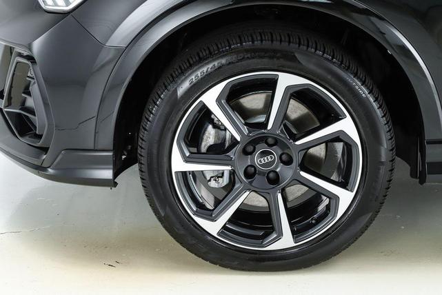 Photo of 2025 Mythos Black Metallic Audi Q3