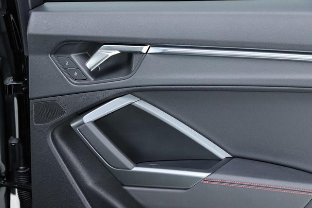 Photo of 2025 Mythos Black Metallic Audi Q3