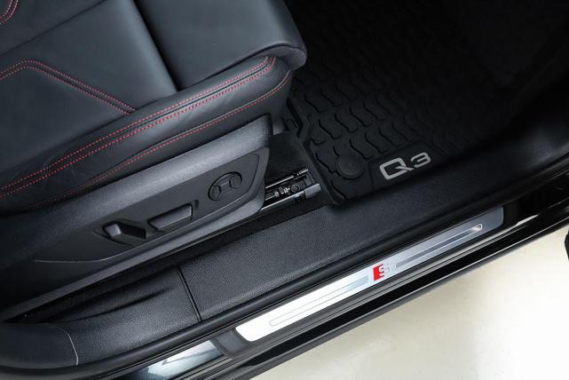 Photo of 2025 Mythos Black Metallic Audi Q3